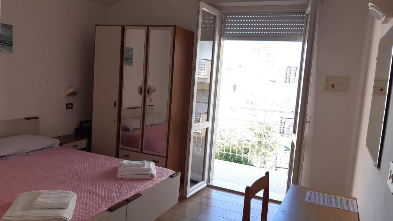 Hotel Elisabetta 2 stelle Cattolica Esterno foto