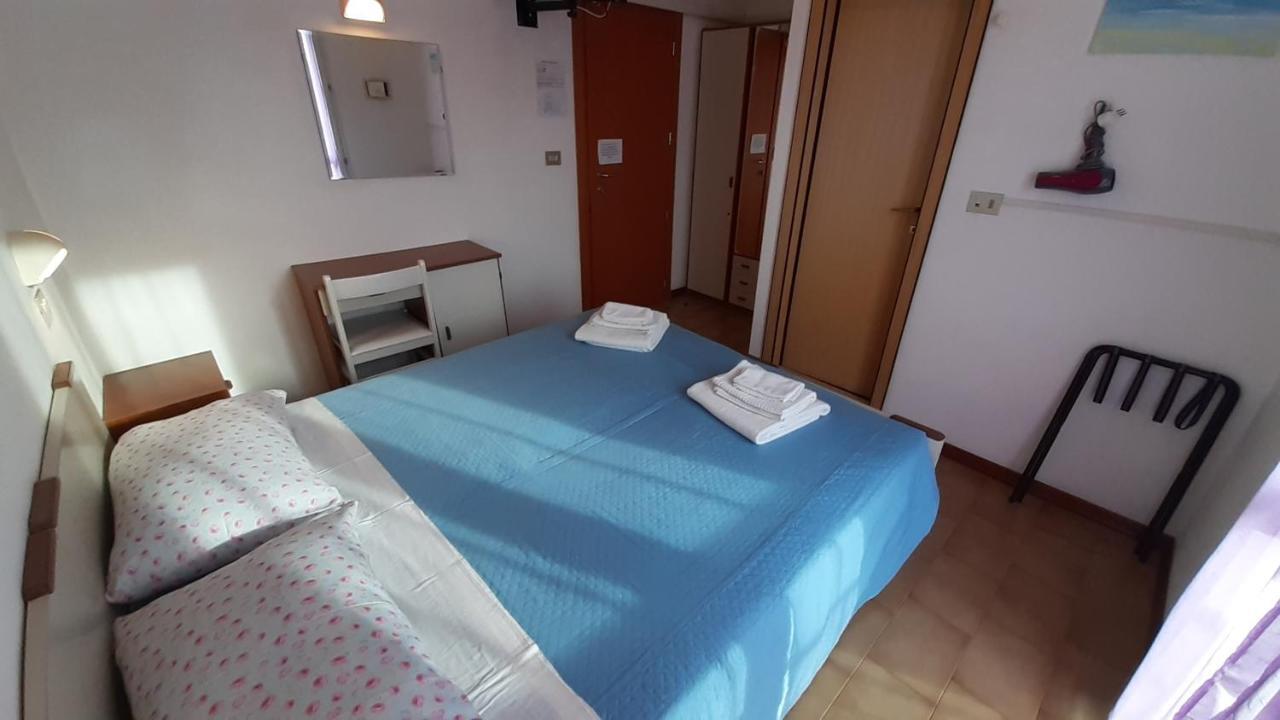 Hotel Elisabetta 2 stelle Cattolica Esterno foto