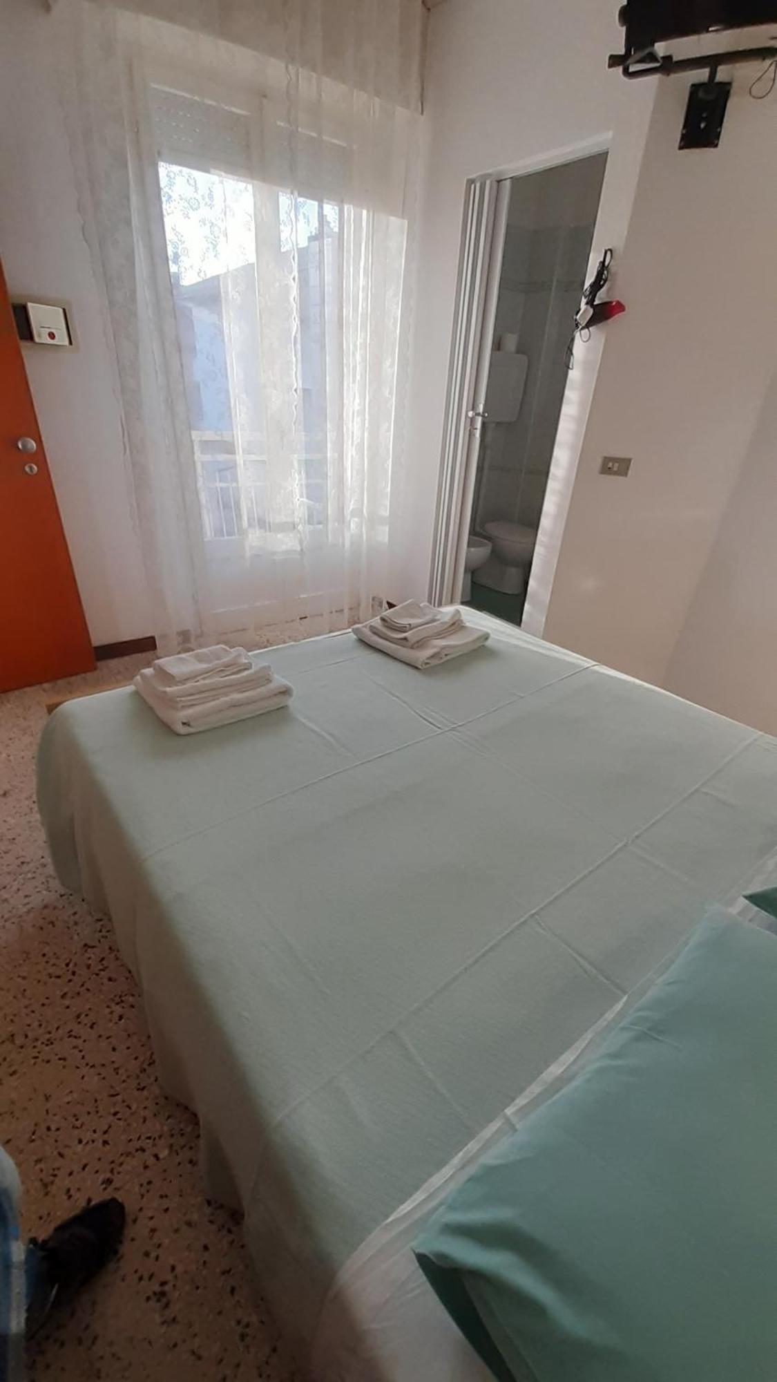 Hotel Elisabetta 2 stelle Cattolica Esterno foto